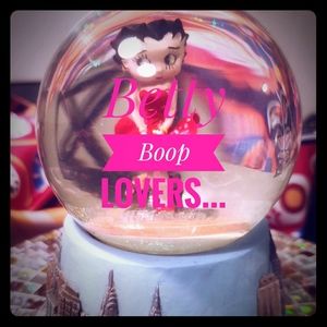 Vintage Betty Boop Snow Water Globe...